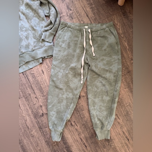 Aerie Sage Green Tie Dye Sweats Set- Medium - Picture 7 of 9